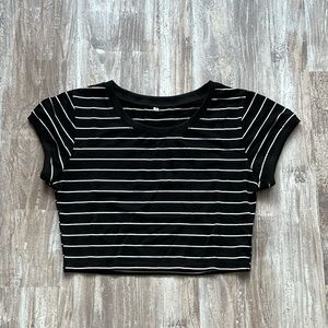 T-shirt crop top